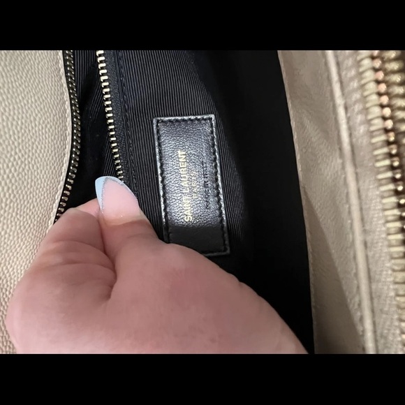 Authentic Saint Laurent YSL Grain De Poudre Matelasse Shoulder Tote in Tan Gold - Picture 9 of 16